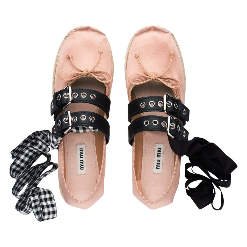 CHANEL 双 C 芭蕾平底鞋 米黑拼色 2025